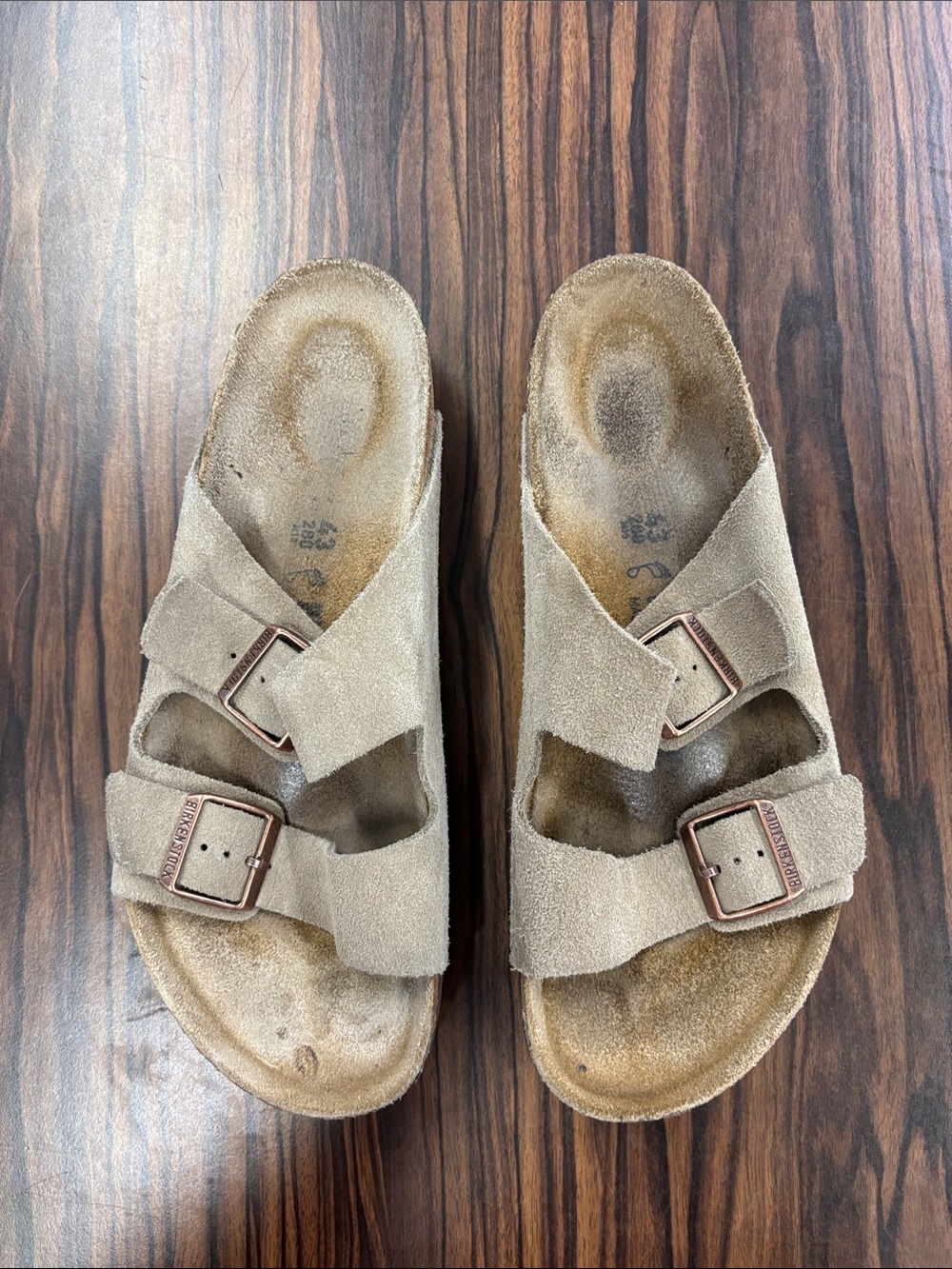 Birkenstock - Unisex Arizona Sandal, size 43 EU (10 US mens), color tan. - Picture 2 of 5
